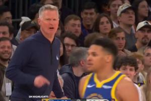 理查德救球回传失误 科尔怒喷:该死!球权很重要 球权就是一切!