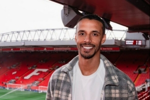 马蒂普回到安菲尔德现场观战,利物浦官推晒照:很高兴见到你!