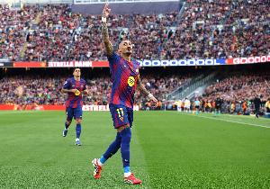 拉菲尼亚:勺子点球?我会不断改变主罚方式 亲吻队徽?我爱巴萨