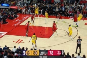 裁判你真不吹呀!东契奇撤步迎着伊森干拔三分再进 倒地有些抱怨