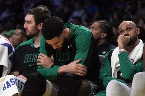 怀特:休赛期曾发短信想挽留科内特 结果第二天他就加盟马刺了