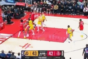 你来翻江倒海!杜兰特干拔中投不中 小贾巴里单臂揽板双手补扣!