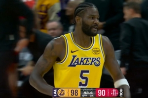 关键时刻又是硬宝!艾顿关键补扣+关键防守 帮助湖人打停火箭!