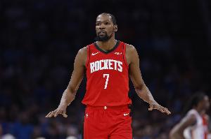 KD7失误!雷迪克:下半场防守非常好 成功限制了KD持球并制造失误