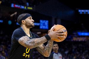 板凳奇兵!小佩顿半场替补11分钟 7中6拿到13分2板2助