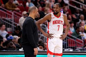 张佳玮:火箭缺卫没空间 杜兰特挨夹击是老毛病 雷迪克技高一筹