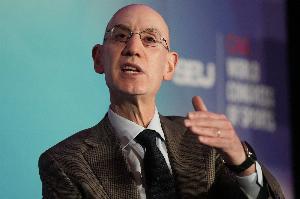 媒体人:NBA老板们肯定答应扩军 每人能领5亿美金 谁跟钱过不去?