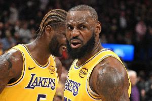 詹姆斯:艾顿今晚太棒了 他在最后时刻帮我们终结了比赛