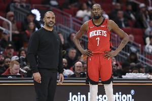 乌度卡:不能每回合都让KD持球发起 尤其当我们无法惩罚包夹