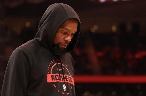 解说:杜兰特的7个失误实在太多了 火箭球迷不能有说有笑侃五大了