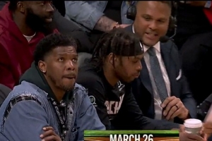 早期鹰王!乔·约翰逊现身老鹰主场观战 曾效力7个赛季