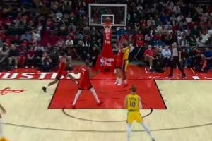 东詹连线!肯纳德掩护 东契奇高吊助攻詹姆斯轻松打中