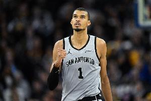 轻松两双!文班亚马20中9拿下21分13板2助1断4帽