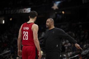 申京还有其他伤病吗?乌度卡:背部目前是主要问题也是缺阵原因