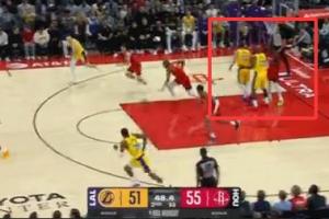 赶紧回防!东契奇认为被犯规 和詹姆斯同时看向裁判 KD已下快攻!