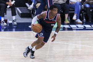 马刺连续被打停!福克斯失误&加兰助攻马瑟林上篮追到6分