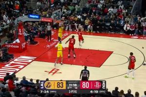 41岁继续飞!詹姆斯垫步起飞 接超高空接单臂炸扣!