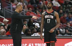 近八场三分25中1!火媒:还记得当初有人说伊森值3000万年薪