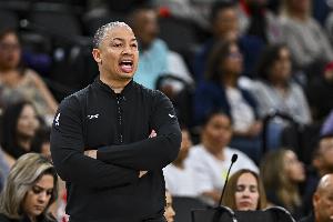 卢:这支马刺阵容构建得非常出色 他们打球方式正确 还有老将帮助