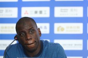 登巴巴:巴黎有成绩是因阵容精简,切尔西有30名球员很难有凝聚力