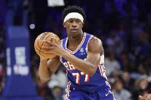 你得支撑起球队!埃奇库姆半场11中3&三分3中0 还出现4犯规