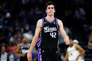 追了一顿分差还是31分！雷诺第三节9中6&三分2中2独揽16分