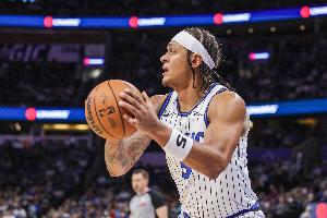 拼尽全力!班凯罗21中12空砍32分10板5助 第三节15分