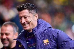 世体:每90分钟0.69球,莱万仍然是一位可靠前锋巴萨希望其留下