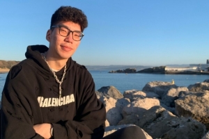 23岁生日!余嘉豪发文:希望保持热烈的心 充满探索未知的勇气