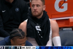 手感不好怪装备差?迪文岑佐8中0&下场怒撕球衣 坐替补席没球衣穿