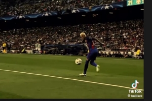 亚马尔社媒晒内马尔效力巴萨时期集锦:明天见!