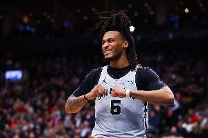 变稳健了!卡斯尔今日送出12助攻且0失误 球队保罗后首人