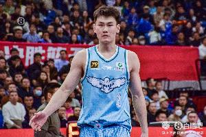 媒体人:青岛为后面连续客场争取休息机会 想保住前八要紧绷神经