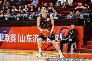 鲁媒:王证确实不错 邱彪指导估计会给他越来越多的时间和机会