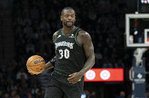 还是挺稳的!兰德尔半场9中5拿到13分 另有4板1助1断&三分2中1