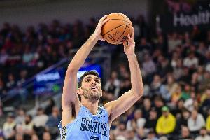 灰熊官方:阿尔达马成功接受右膝关节镜手术 将缺席本季剩余比赛