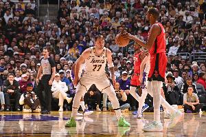 申京复出!6连胜湖人气势如虹赴休斯顿 明日西三卡位战谁将获胜?