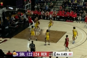 平地起惊雷!凯莱布·乐福突破暴扣帮助混音领先到4分