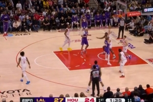 连续砍分！肯纳德接东契奇背传突破后仰跳投&弧顶三分连拿5分