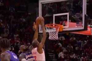 湖人13分优势没了!杜兰特接到申京传球扣篮得手 火箭反超比分