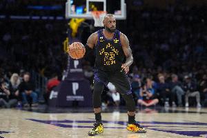 记者:老詹角色切换真灵活 脏活累活也干 得分主力的活也随时回归