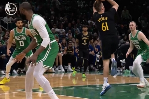 很顽强!帕特·斯潘塞后仰金鸡独立命中 帮助勇士苦苦支撑