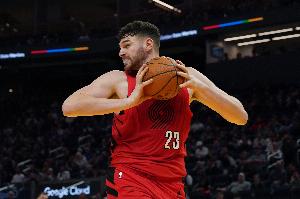 轻轻松松!克林根顺下接球左手轻松放篮 砍下生涯新高25分!