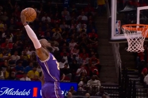 一个比一个炸裂！美记：老詹在休斯敦举办个人扣篮大赛