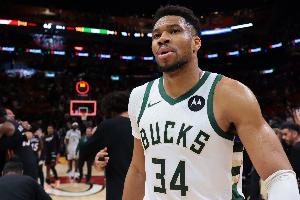 媒体人:字母哥和雄鹿就像情侣分手 一旦有了念头后面就越难相处