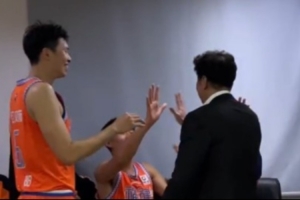 平民球队掀翻豪华航母！福建战胜北京后疯狂庆祝 在更衣室嗨翻了