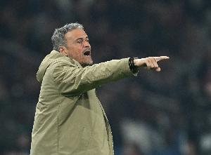 队报:登贝莱逼抢不够积极时,恩里克会在场边激情呐喊