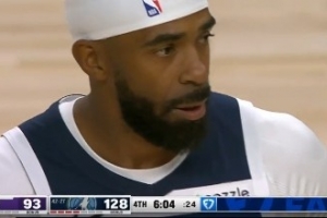 吉祥二老登场!康利和英格尔斯同时替补登场 现场观众热烈掌声