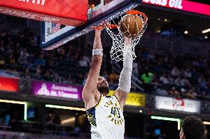 头被打了大包退赛！祖巴茨18中7拿18分8板3助1帽&6前场板