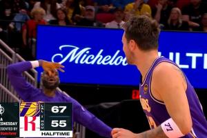 东契奇庶民上篮引詹姆斯捏鼻子嘲讽!前者辩解:都是2分嘛!